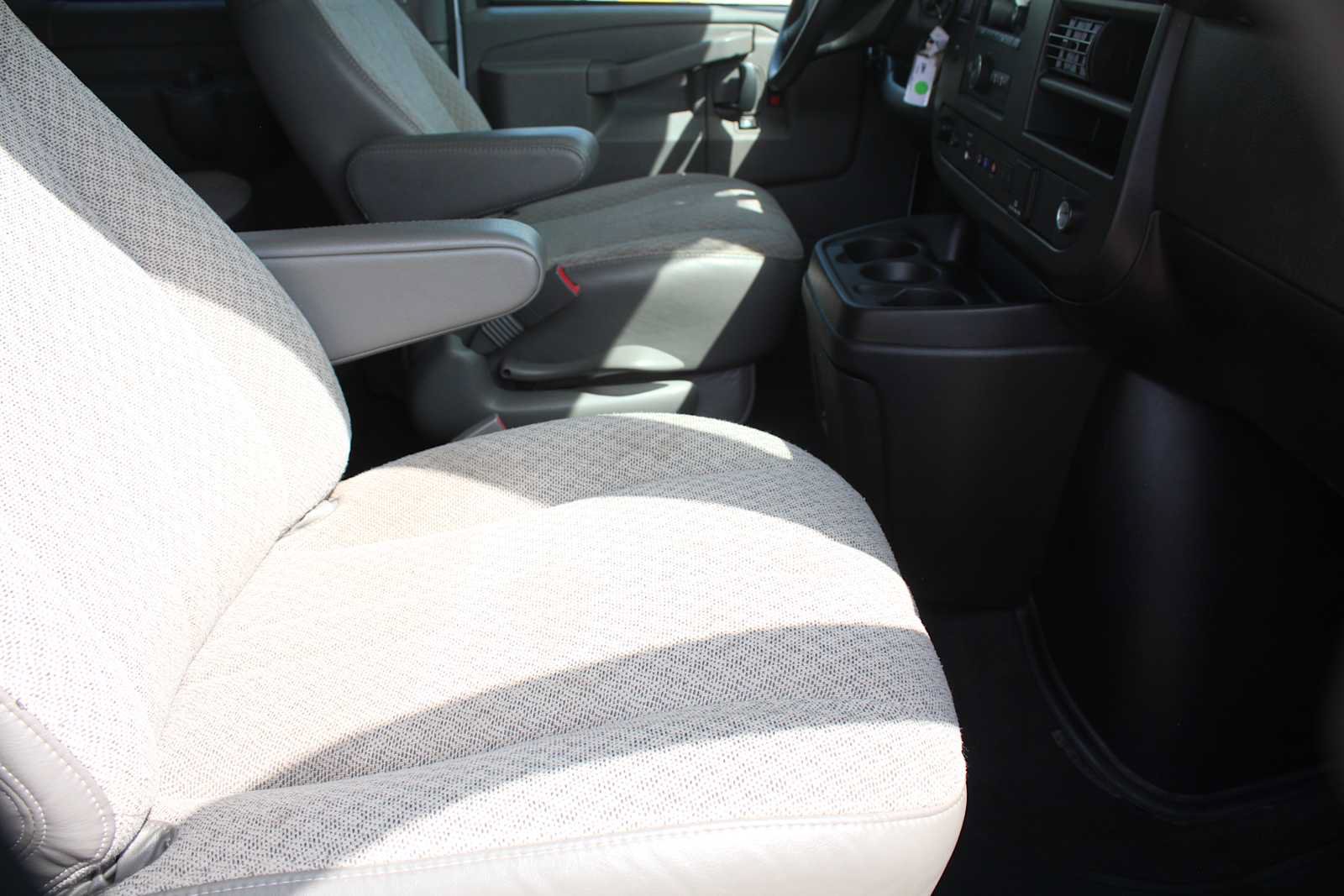 Used 2025 Chevrolet Express 3500 LT w/ LT Preferred Equipment Group RWD image 21