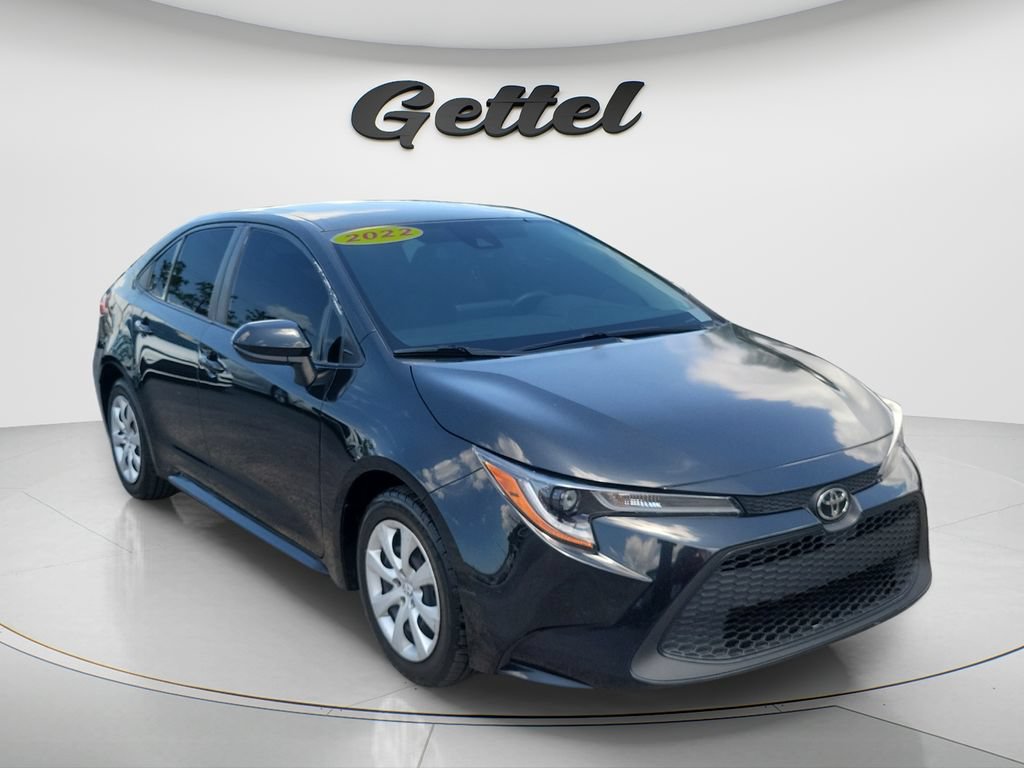 Used 2022 Toyota Corolla LE FWD image 3