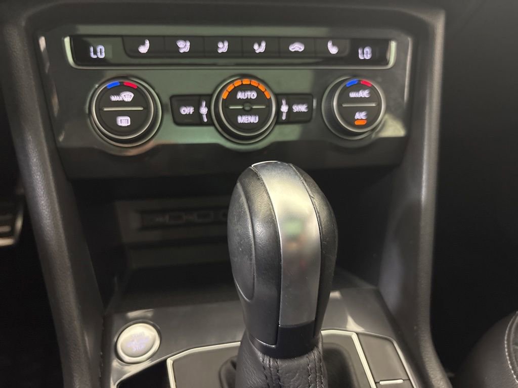 Used 2020 Volkswagen Tiguan SE R-Line image 32
