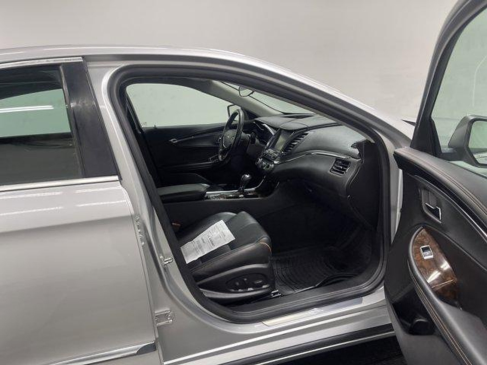 Used 2015 Chevrolet Impala LTZ FWD image 18