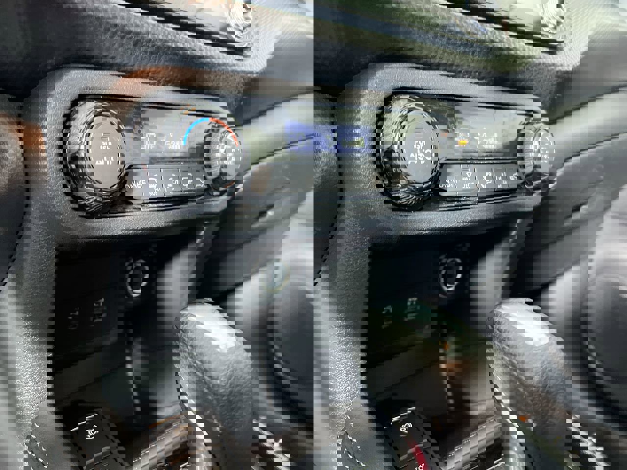 Used 2021 Nissan Kicks SV image 24