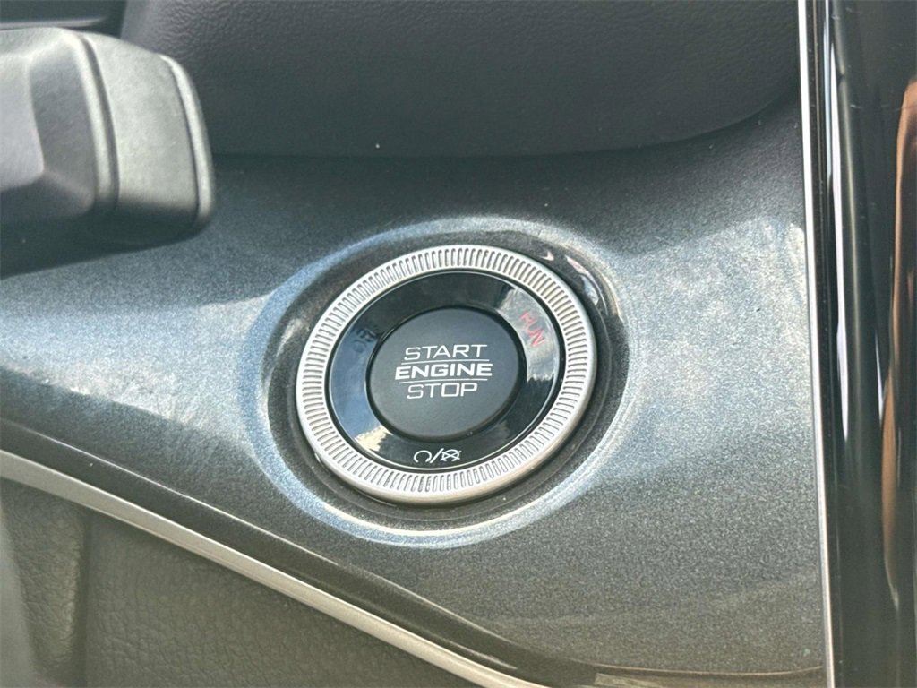 Used 2022 Jeep Grand Cherokee Laredo w/ Luxury Tech Group I image 40