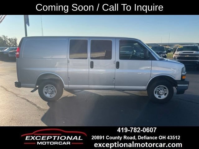 Used 2025 Chevrolet Express 3500 w/ Hotel Shuttle Package RWD image 7