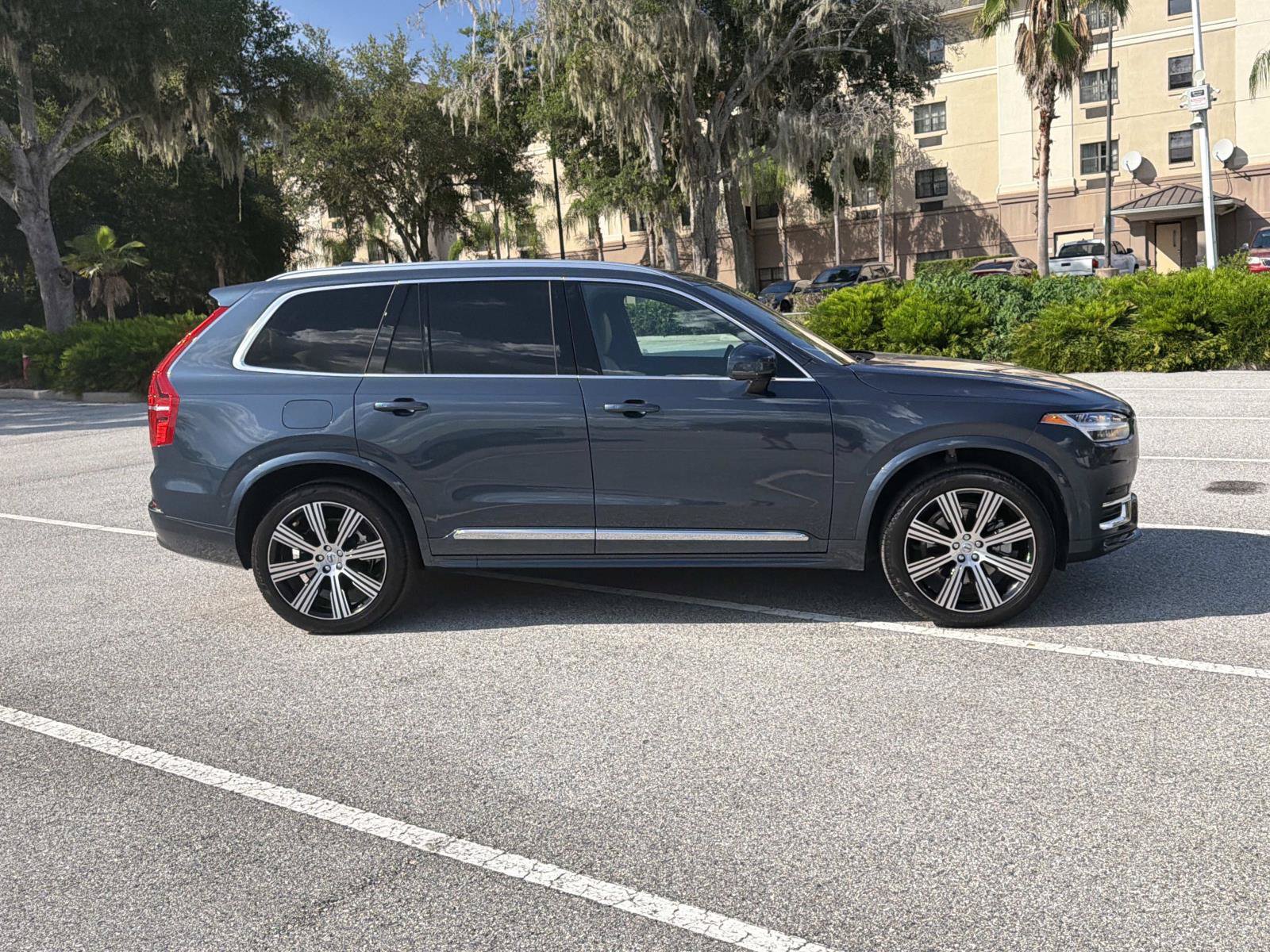 Used 2025 Volvo XC90 B6 Ultra w/ Lounge Package AWD/4WD image 3