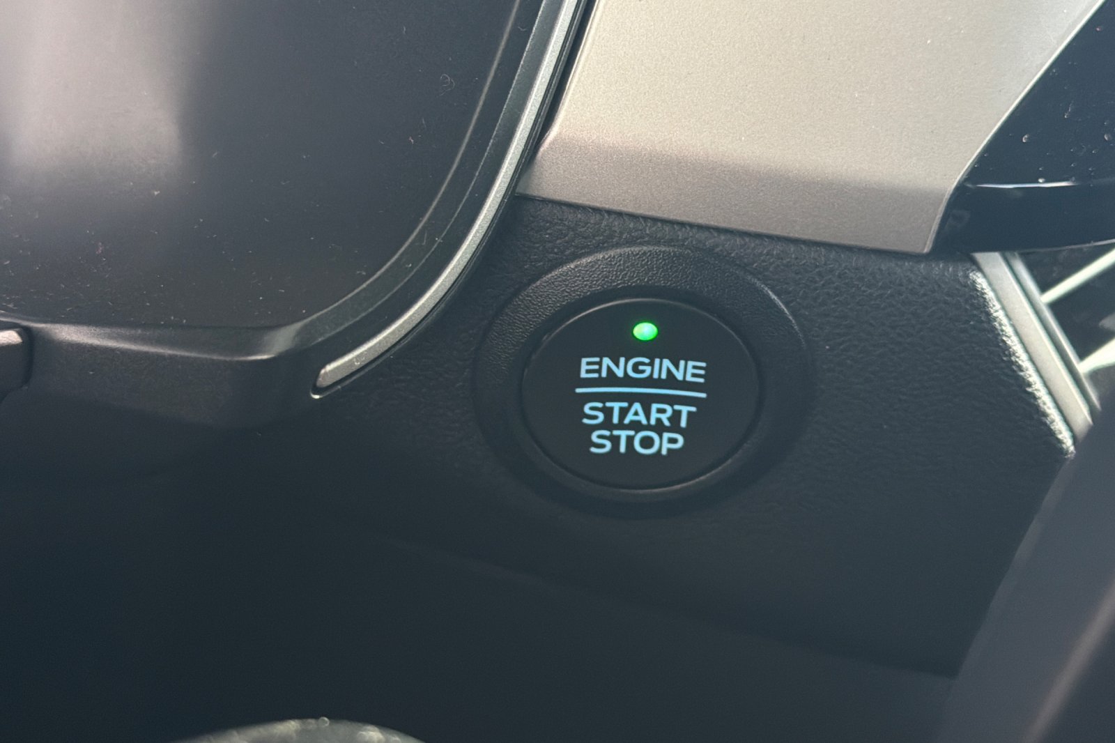 Used 2022 Ford Escape SE w/ SE Sport Appearance Package FWD image 26