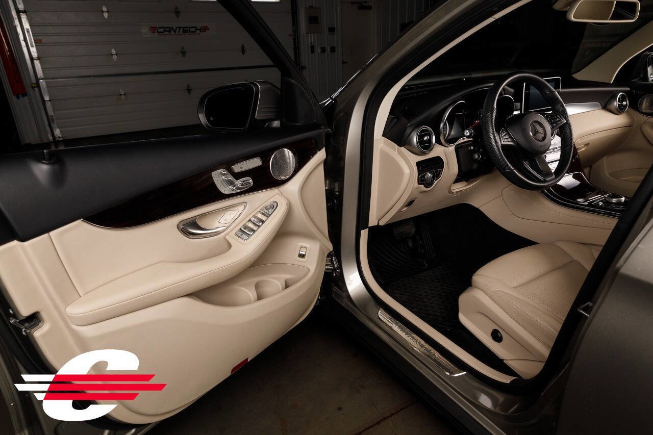 Used 2019 Mercedes-Benz GLC 300 4MATIC image 17