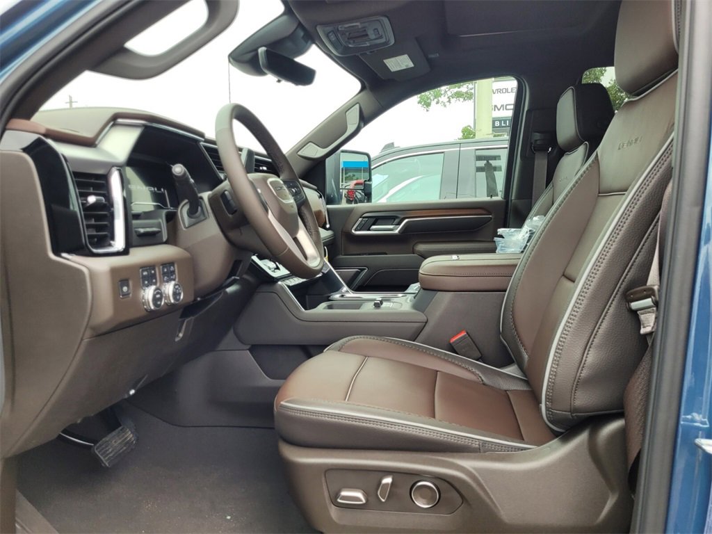 New 2025 GMC Sierra 3500 Denali w/ Denali Reserve Package image 2
