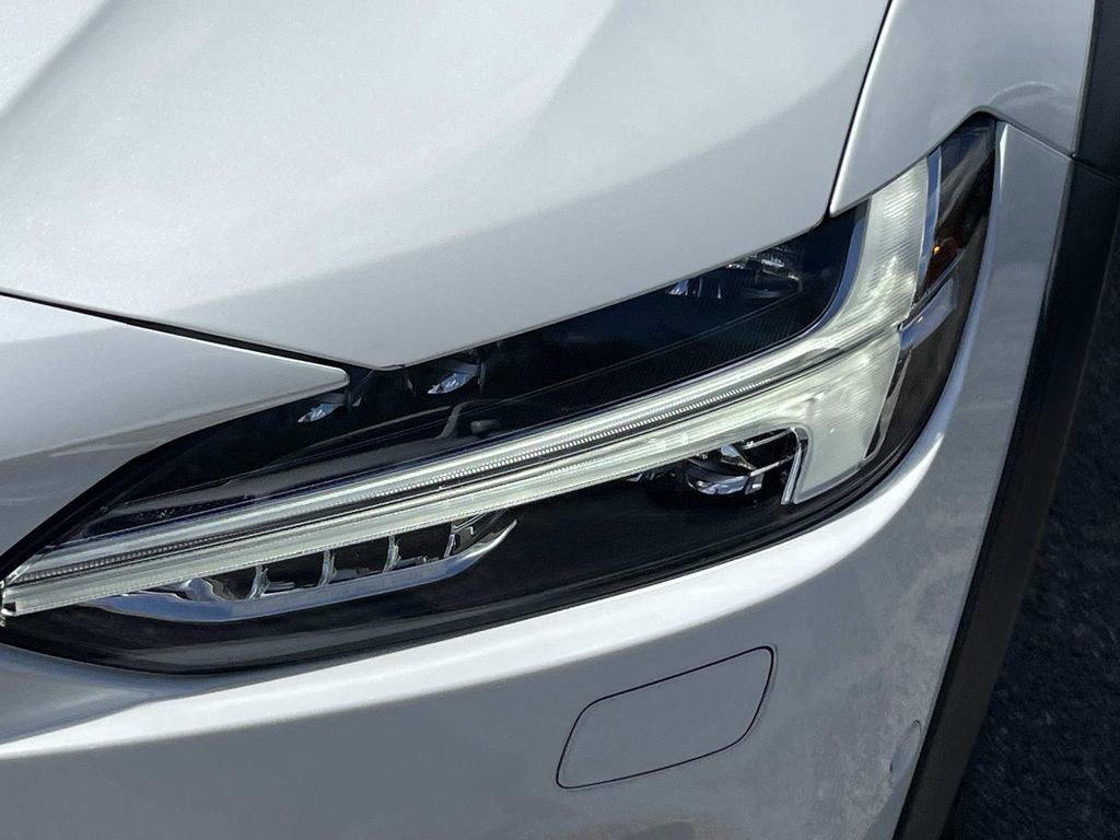 Used 2019 Volvo V90 T5 Cross Country w/ Advanced Package image 9