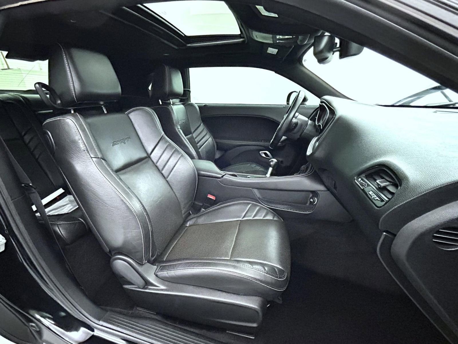 Used 2016 Dodge Challenger SRT w/ Technology Group image 15