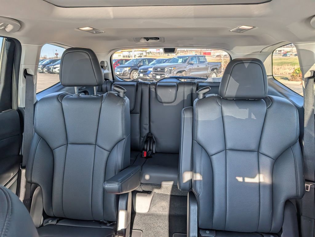 Certified 2025 Subaru Ascent Bronze Edition w/ Popular Package #2 image 14