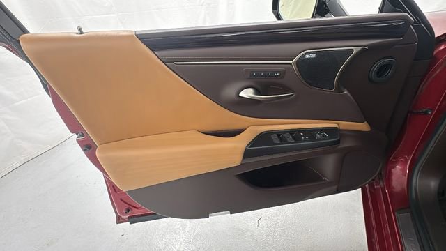 Used 2021 Lexus ES 300h w/ Premium Package image 16