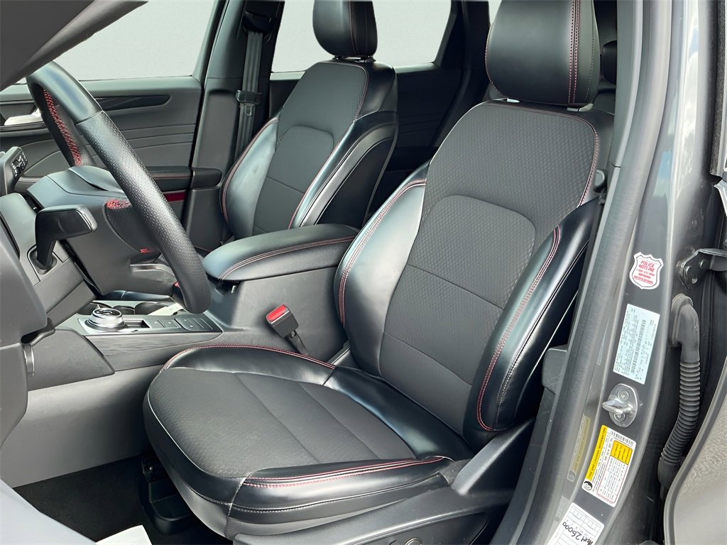 Used 2024 Ford Escape ST-Line w/ Cold Weather Package image 28