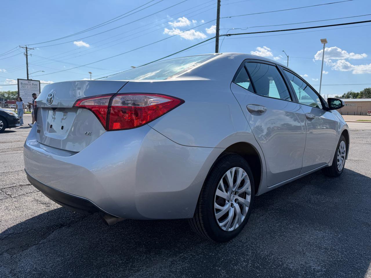 Used 2019 Toyota Corolla LE FWD image 5