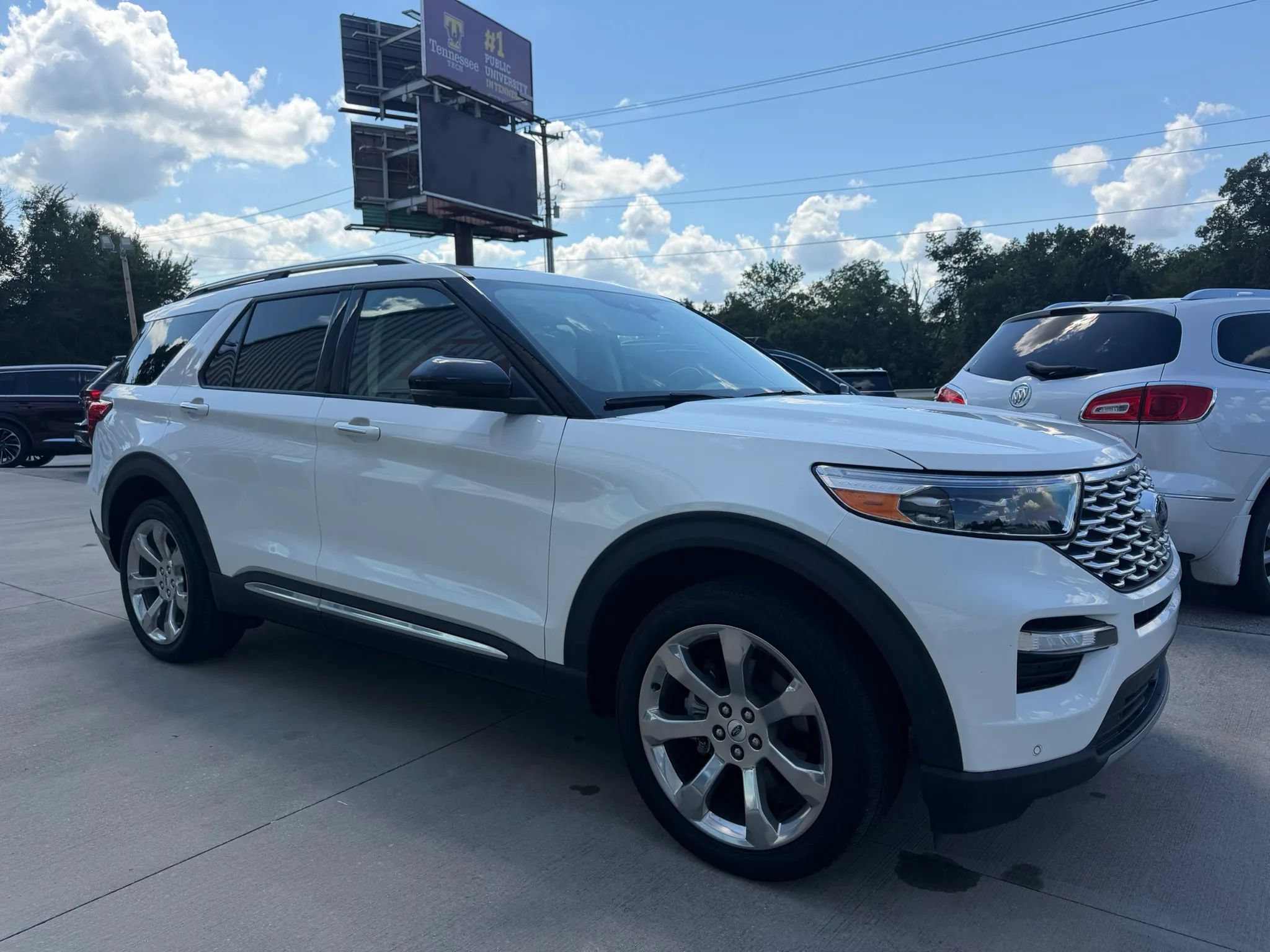 Used 2020 Ford Explorer Platinum w/ Premium Technology Package AWD/4WD image 6