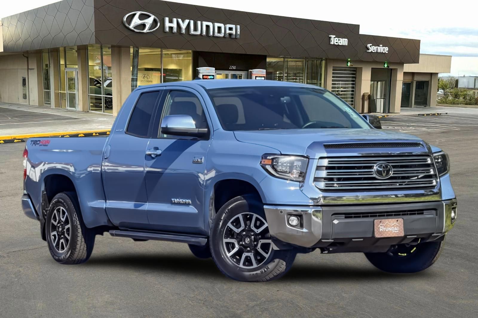 Used 2021 Toyota Tundra Limited w/ Limited Premium Package AWD/4WD image 2