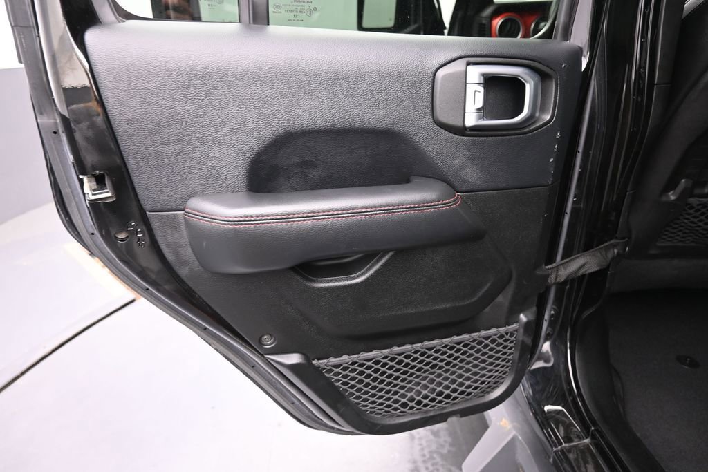 Used 2018 Jeep Wrangler Unlimited Rubicon w/ Dual Top Group AWD/4WD image 22