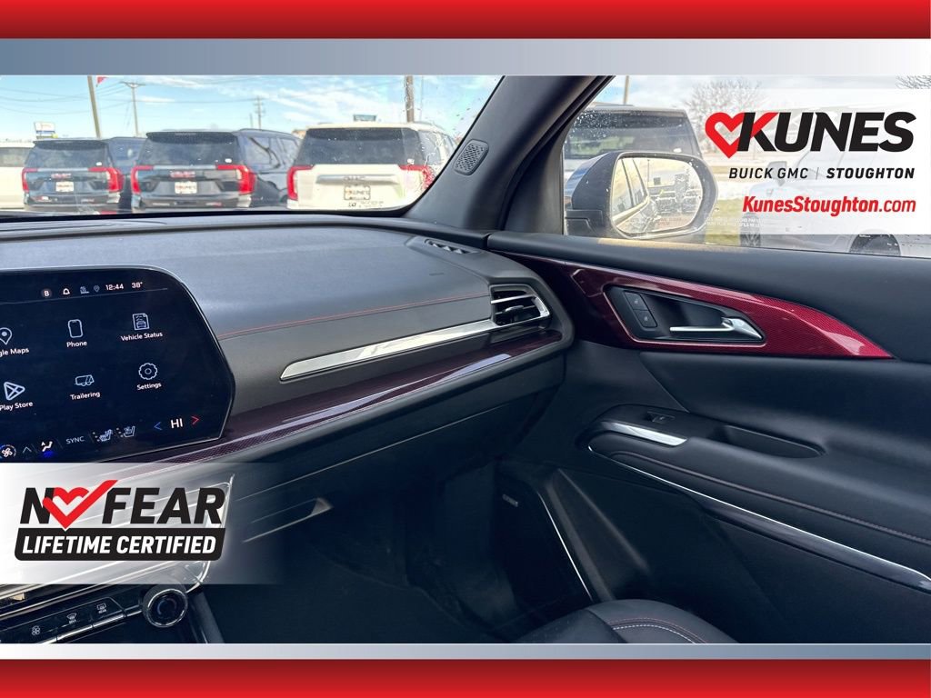 Used 2025 Chevrolet Traverse RS image 40