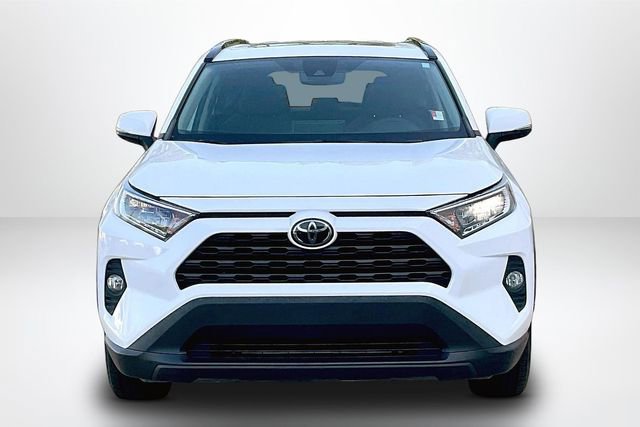 Used 2019 Toyota RAV4 XLE w/ Convenience Package FWD image 3