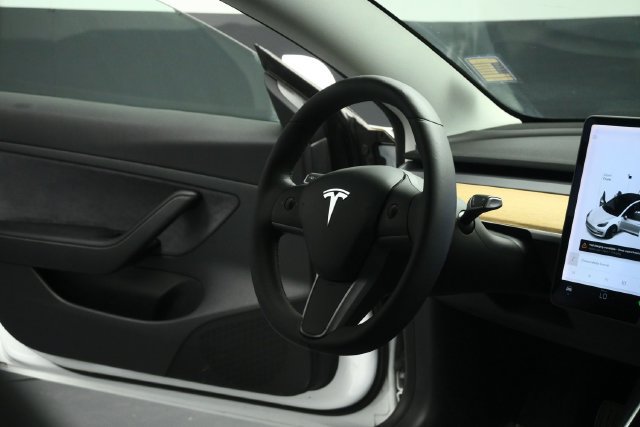 Used 2020 Tesla Model 3 Standard Range RWD image 57