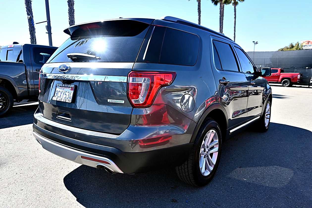 Used 2017 Ford Explorer XLT FWD image 7