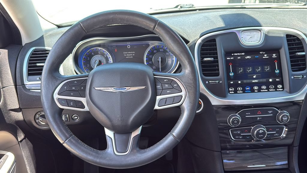 Used 2018 Chrysler 300 Touring L RWD image 30