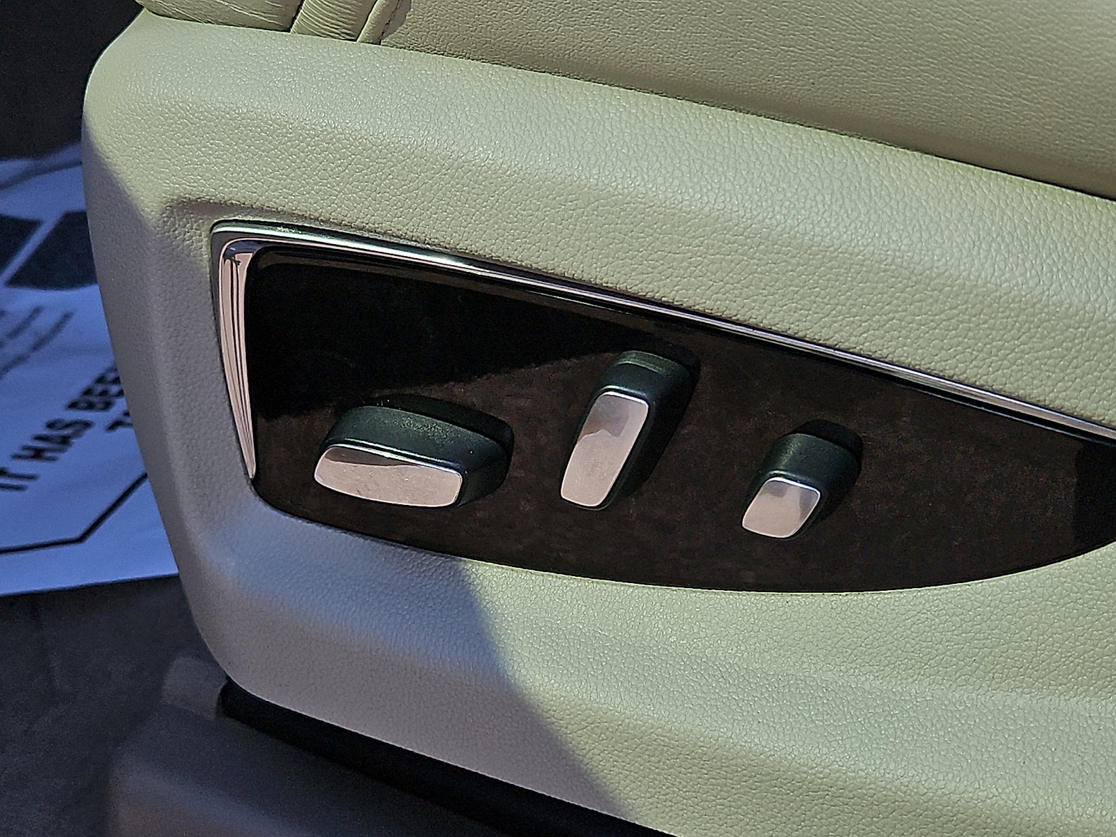 Used 2018 Cadillac Escalade Premium Luxury image 29