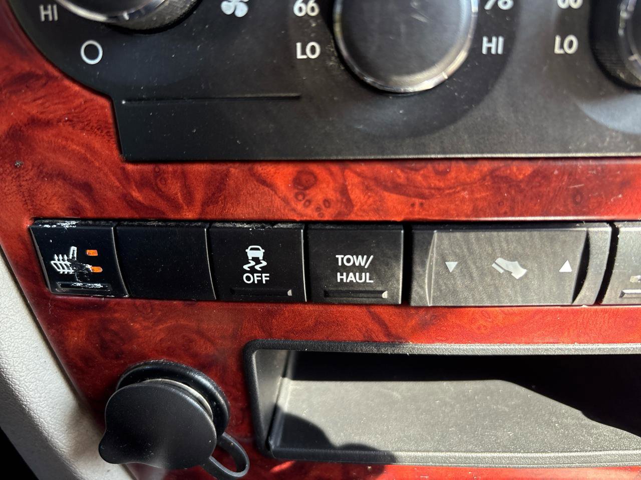 Used 2007 Jeep Commander Limited w/ Trailer Tow Group IV image 15