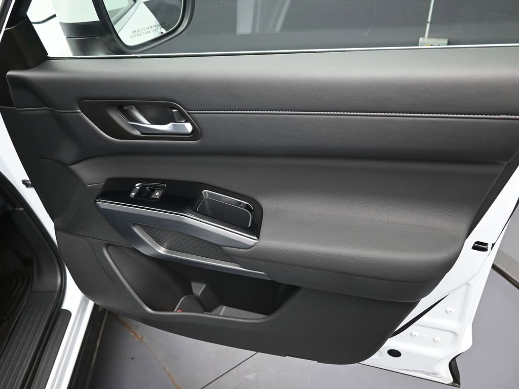 Used 2025 Nissan Pathfinder SL w/ Black Appearance Package AWD/4WD image 33