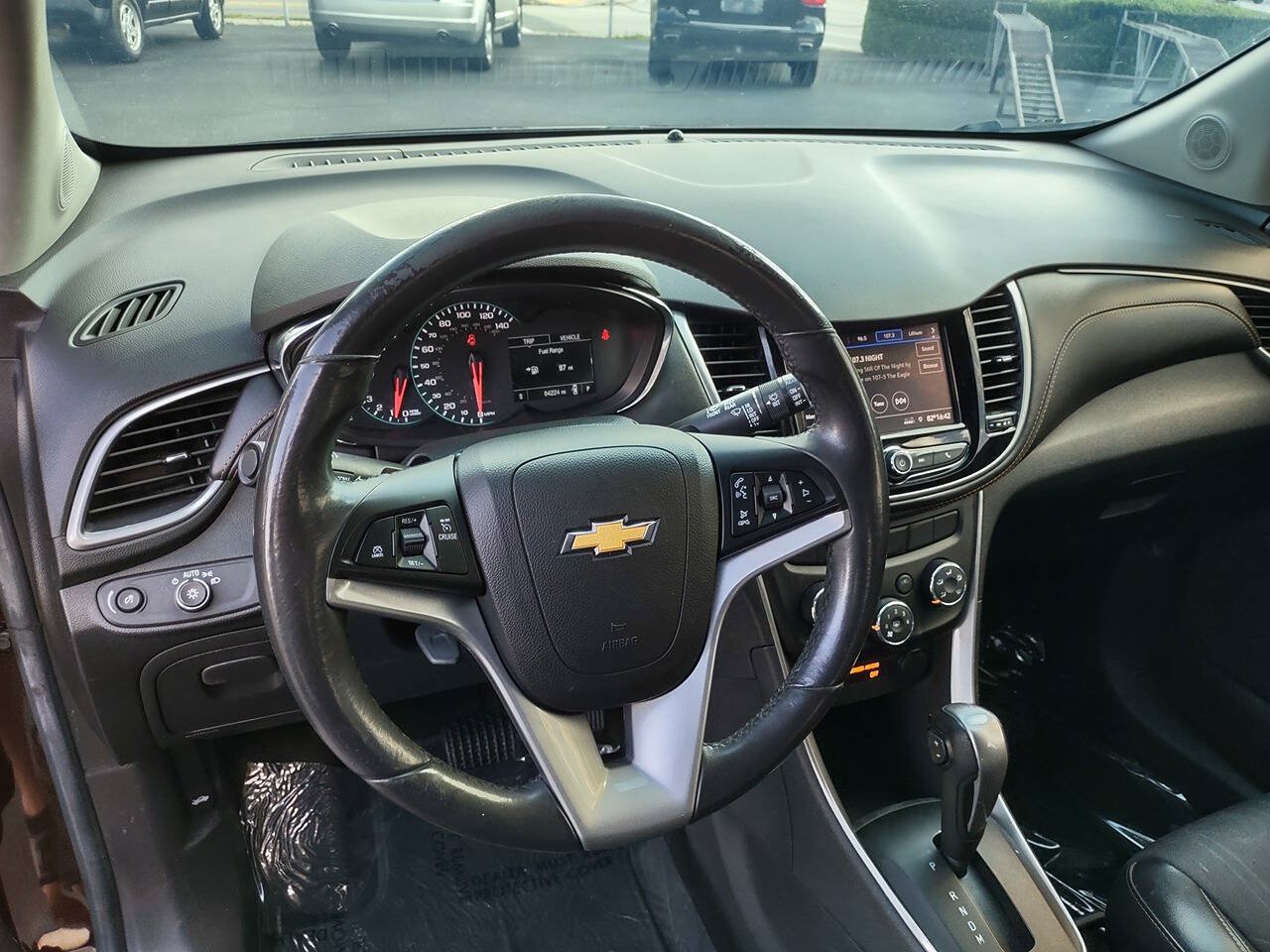 Used 2021 Chevrolet Trax LT w/ LT Convenience Package FWD image 14