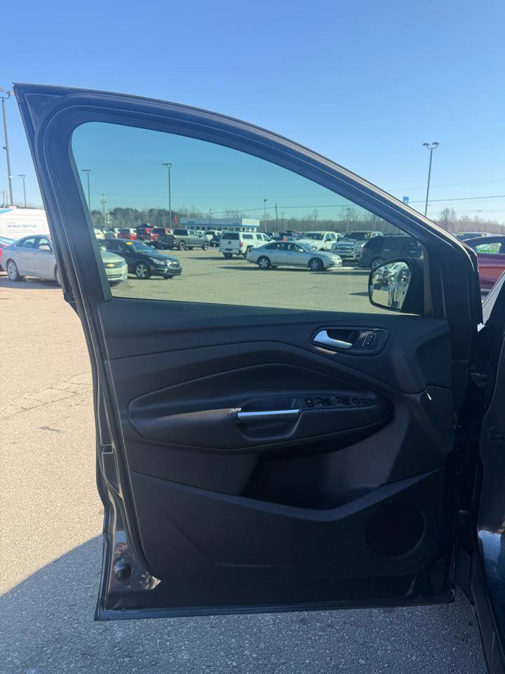 Used 2017 Ford Escape SE w/ SE Sport Appearance Package image 10