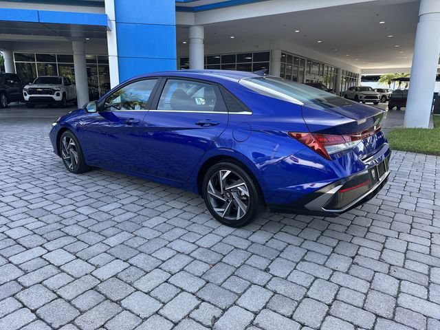 Used 2025 Hyundai Elantra SEL FWD image 32