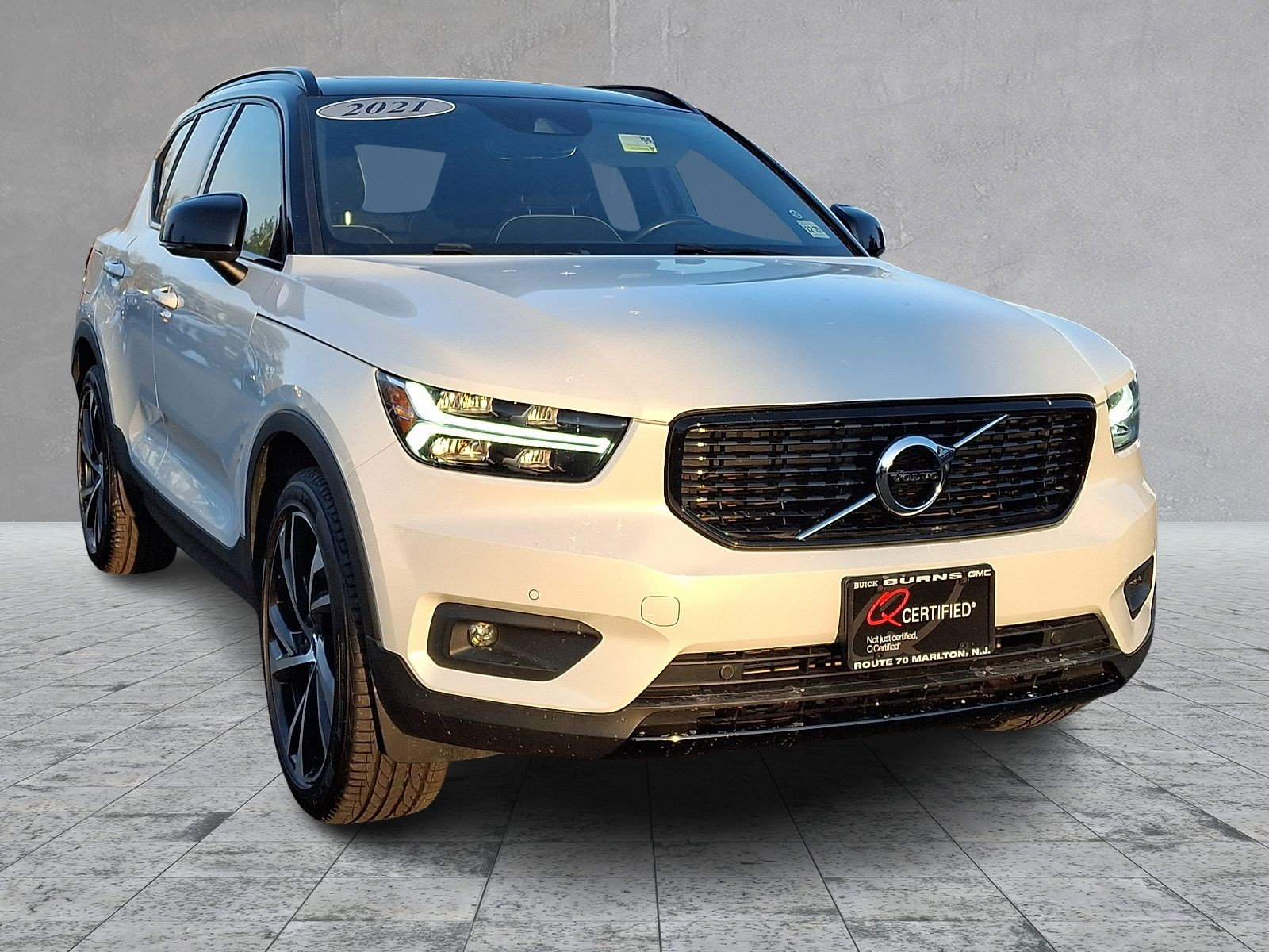 Used 2021 Volvo XC40 T5 R-Design w/ Climate Package image 2