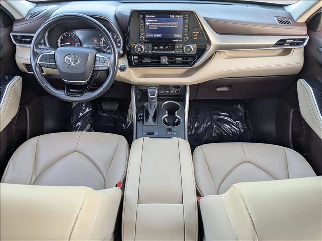 Used 2020 Toyota Highlander XLE image 15