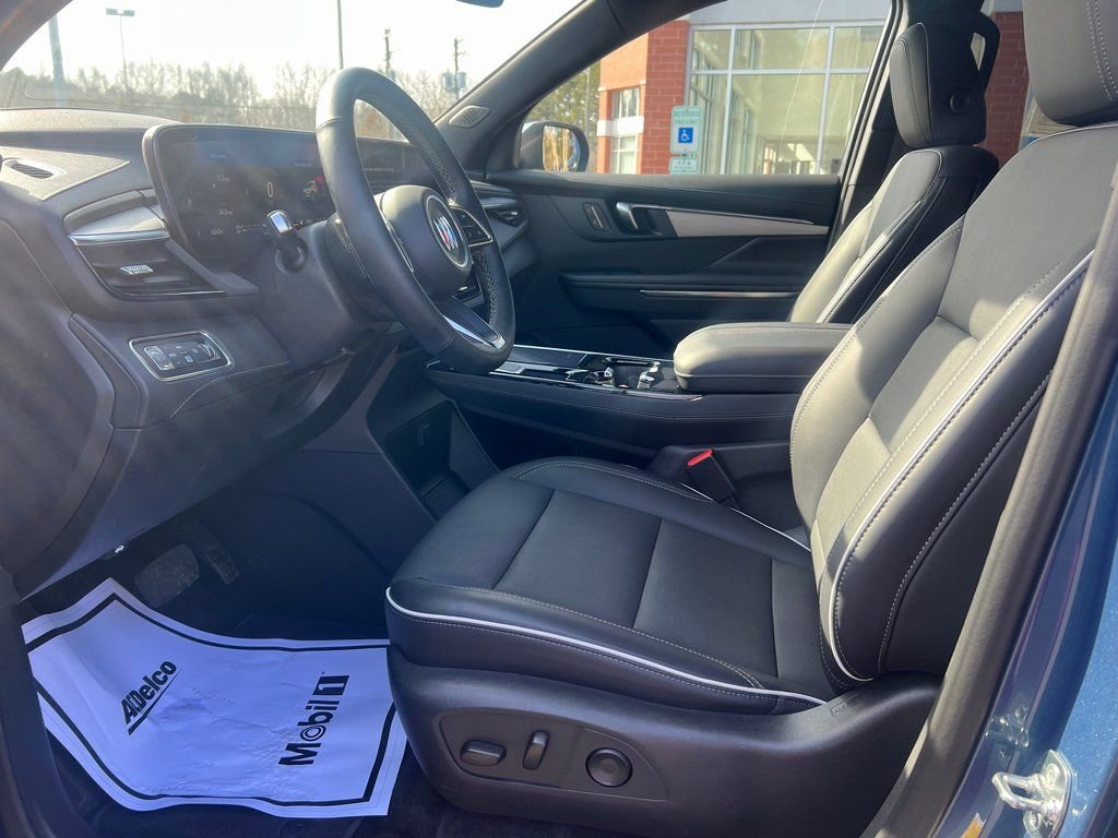 Used 2025 Buick Enclave Preferred image 7