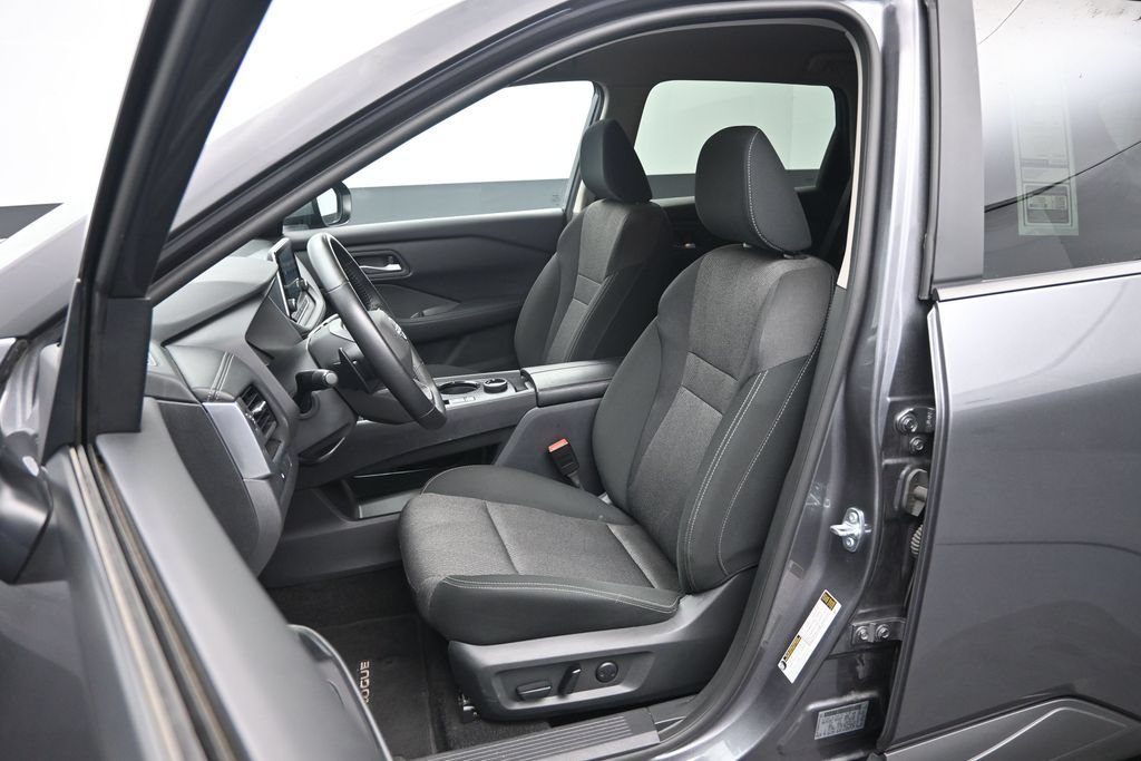 Used 2025 Nissan Rogue SV AWD/4WD image 21