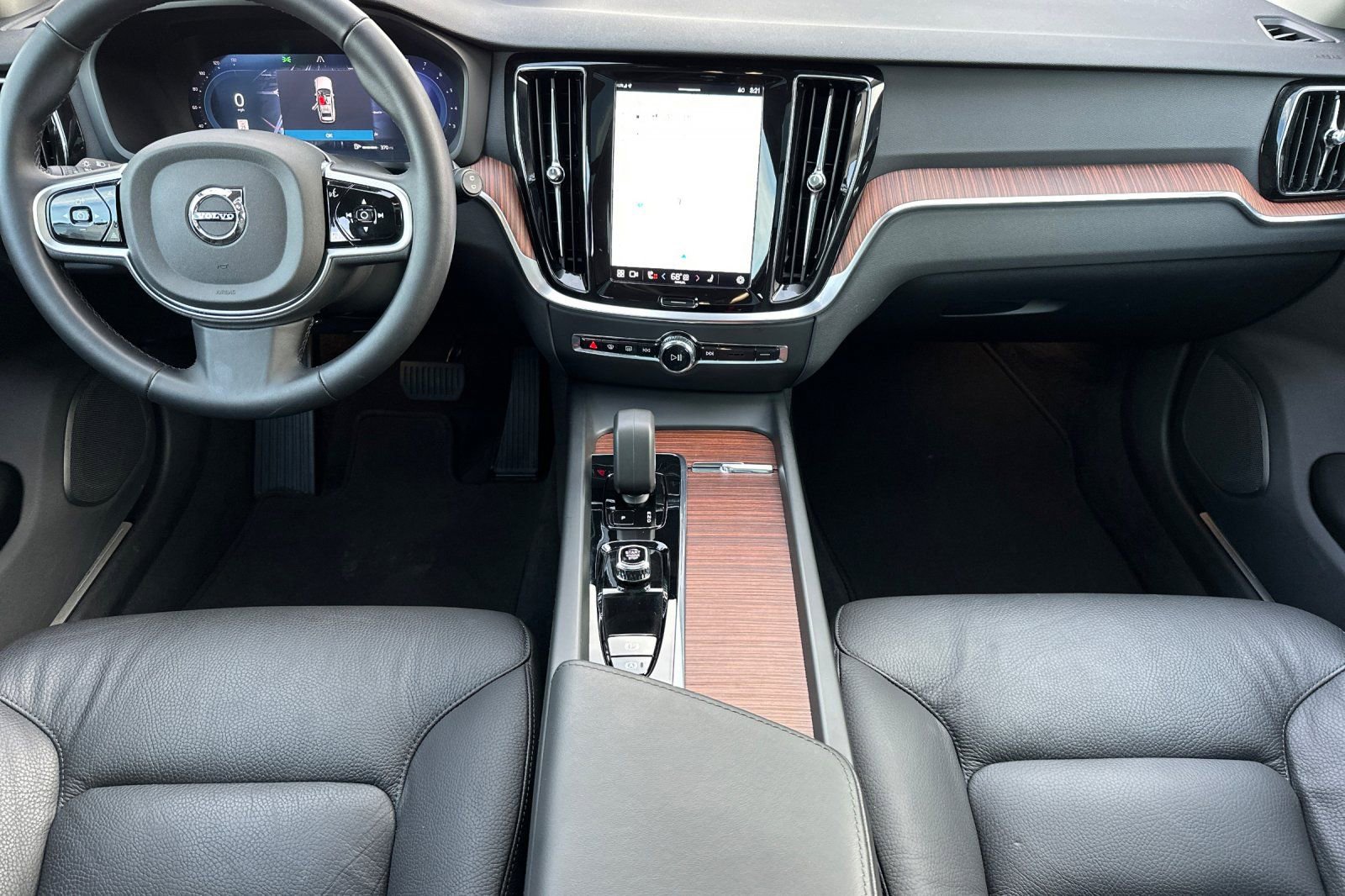 Used 2025 Volvo V60 B5 Cross Country Plus image 13