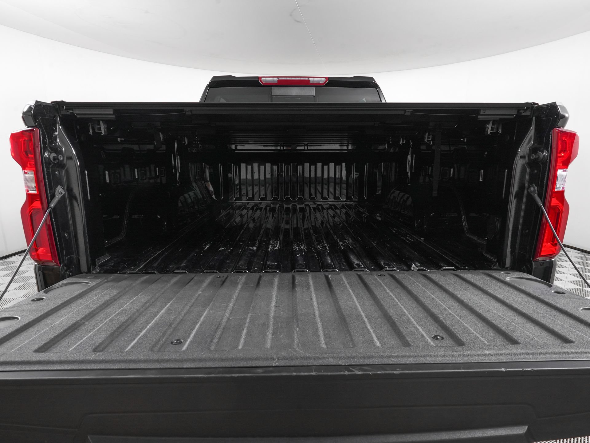 Used 2025 Chevrolet Silverado 1500 LT Trail Boss w/ Convenience Package II AWD/4WD image 6