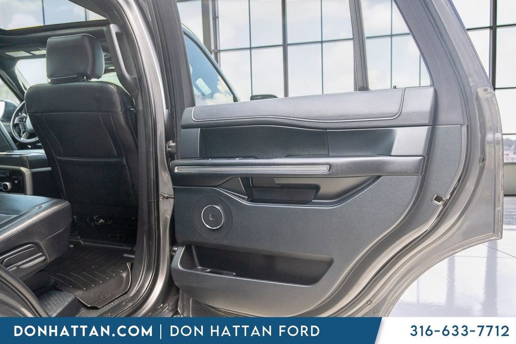Used 2020 Ford Expedition XLT w/ Equipment Group 202A AWD/4WD image 32
