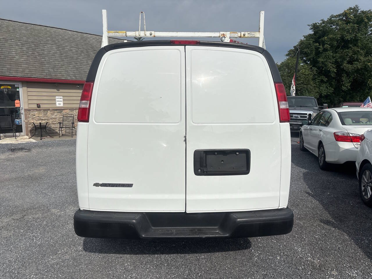 Used 2020 Chevrolet Express 2500 w/ Driver Convenience Package RWD image 5