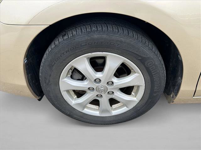 Used 2010 Toyota Camry LE image 10
