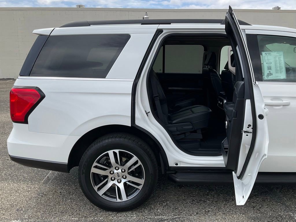 Used 2024 Ford Expedition XLT RWD image 29