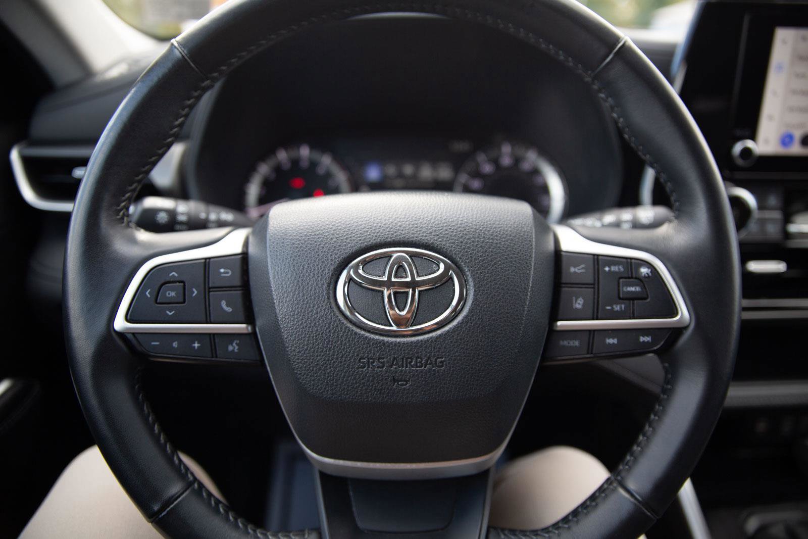 Used 2024 Toyota Highlander LE image 11