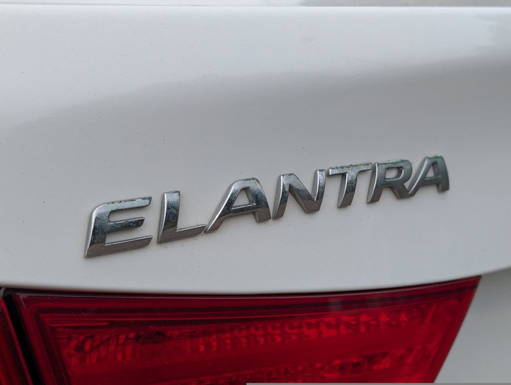Used 2012 Hyundai Elantra GLS w/ Preferred Pkg 3 FWD image 13