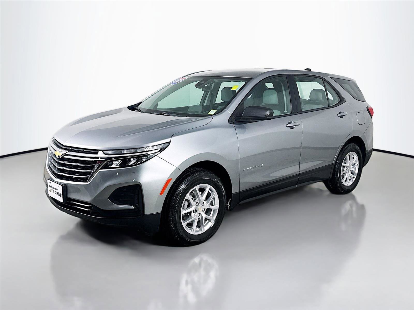 Used 2023 Chevrolet Equinox LS w/ Driver Confidence II Package AWD/4WD image 5