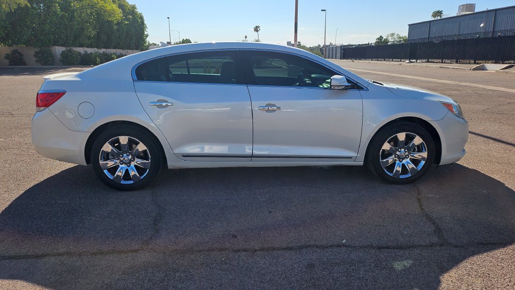 Used 2013 Buick LaCrosse Premium w/ Entertainment Package FWD image 12
