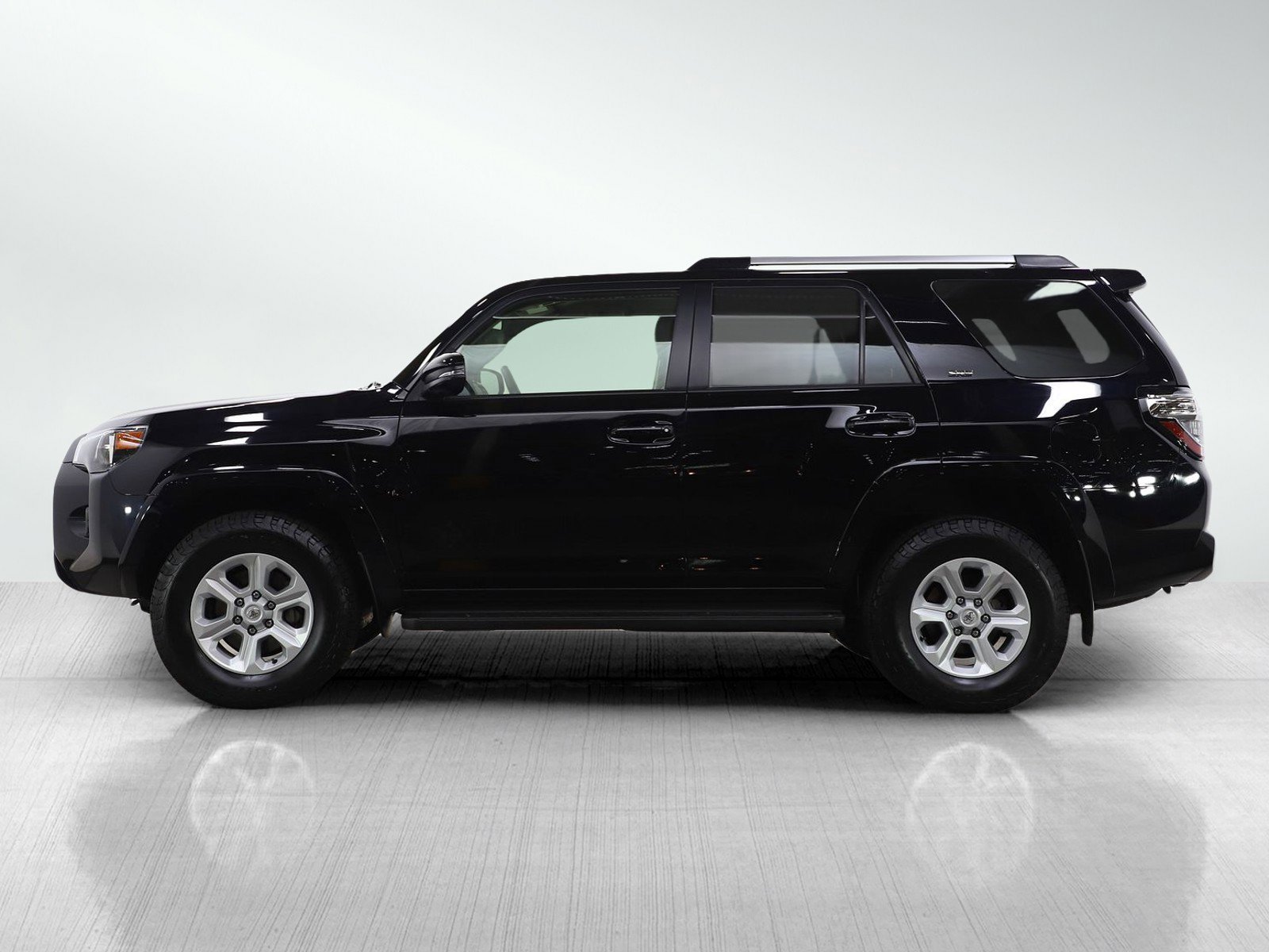 Used 2023 Toyota 4Runner SR5 Premium AWD/4WD image 2