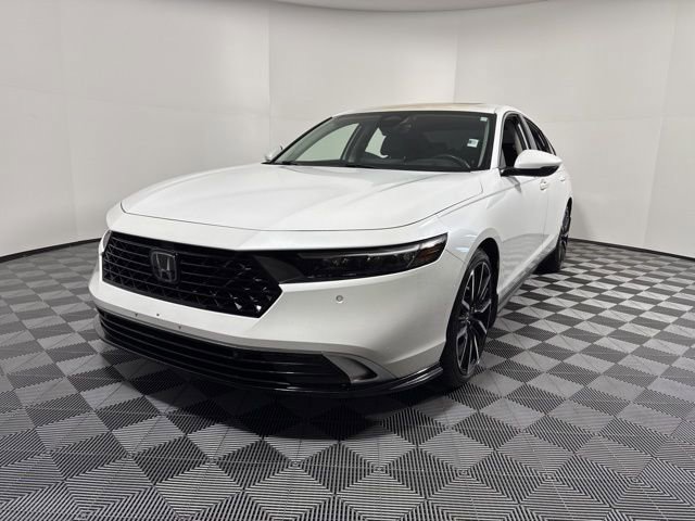 Used 2023 Honda Accord Touring image 1