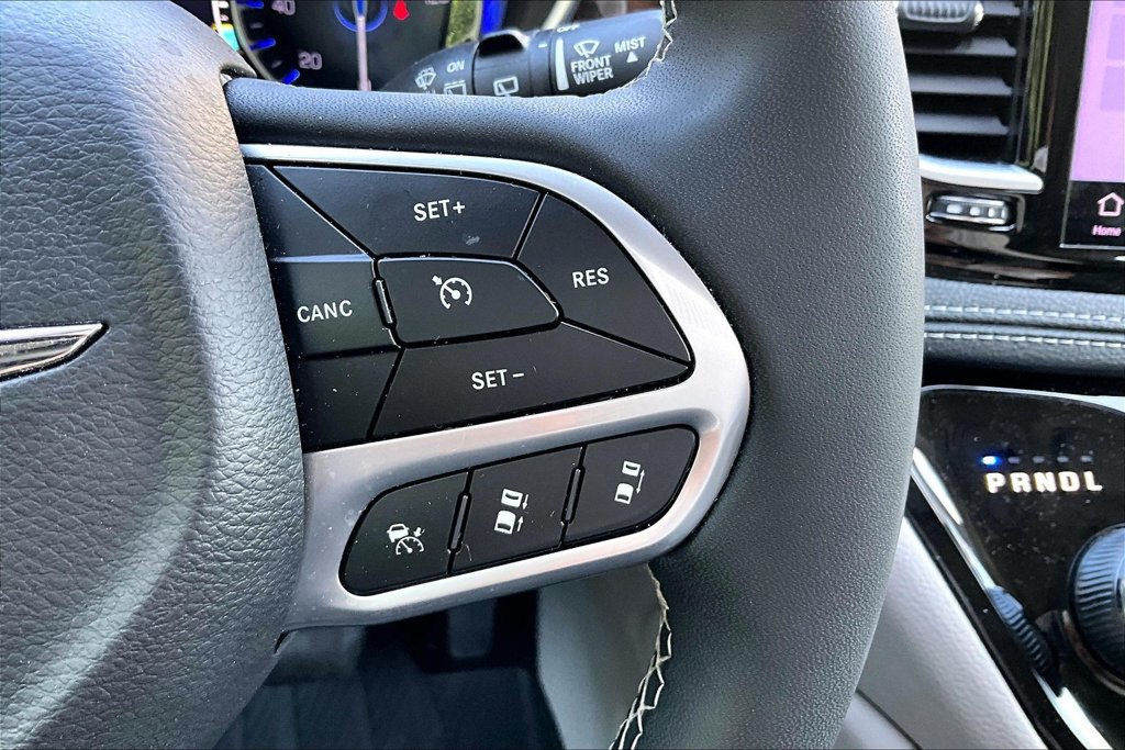 Used 2023 Chrysler Pacifica Limited w/ Uconnect Theater Family Group AWD/4WD image 12
