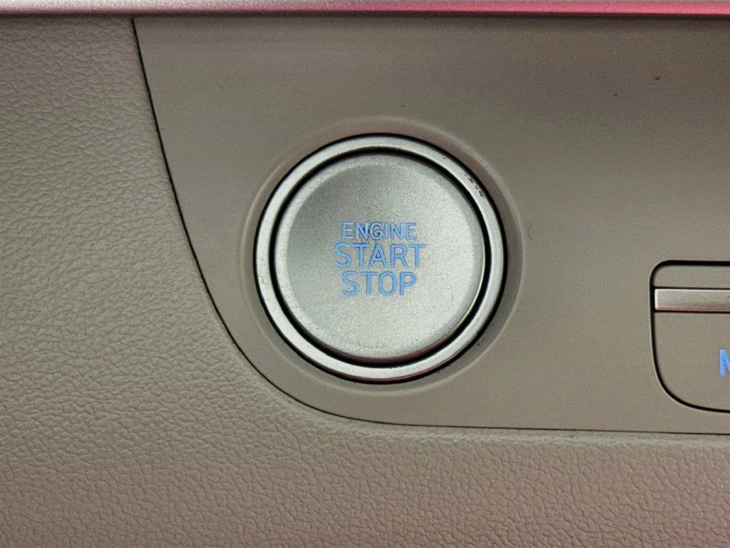 Used 2021 Hyundai Elantra Limited FWD image 20