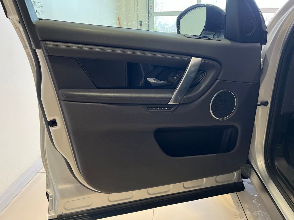 Used 2021 Land Rover Discovery Sport S image 17